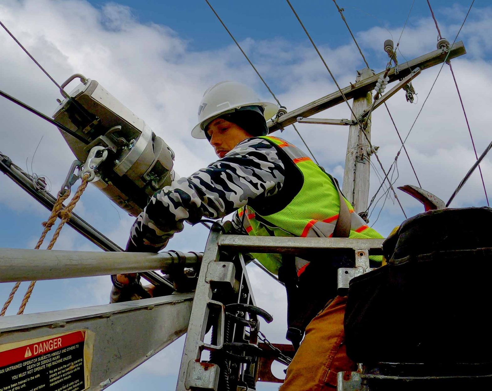 How to Become an Aerial Lineman: Skills and Training Tips