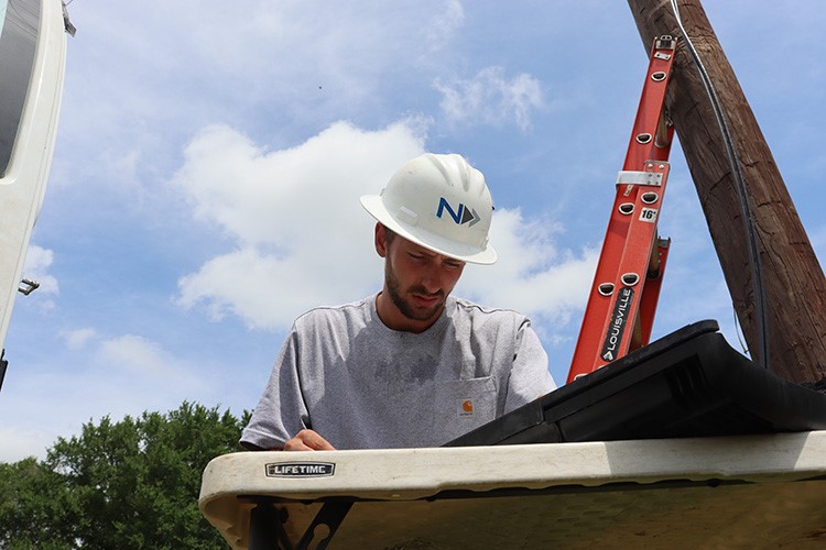 10 Summer Heat Safety Tips for Staying Cool and Safe in the United States Wearing a hat will help keep the sun off your head when it is extremely warm on a job site.