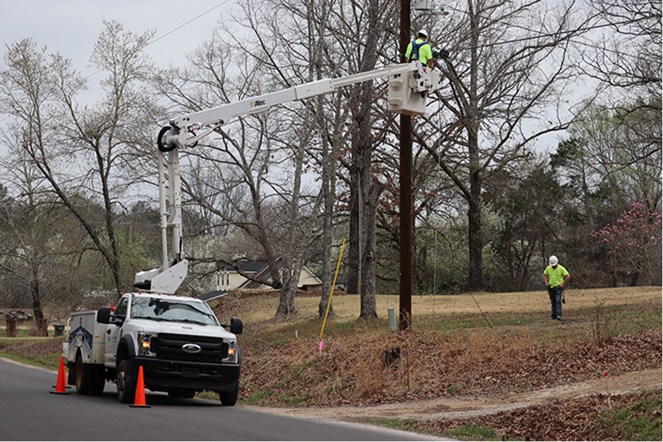Aerial Lineman: Masters and Guardians of Telecommunications and the Grid - Part I Aerial lineman in the communications industry are responsible for the construction and expansion of communication networks.