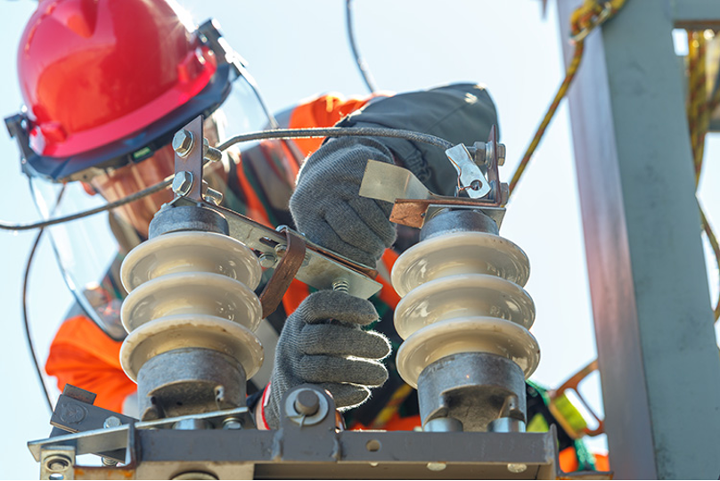 Aerial Lineman: Masters and Guardians of Telecommunications and the Grid - Part I Aerial lineman play a vital role in ensuring reliable electricity distribution by constructing, maintaining, and repairing overhead power systems while prioritizing safety and efficient service restoration.