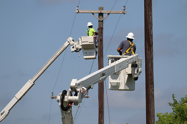 Aerial Lineman: Masters and Guardians of Telecommunications and the Grid - Part II Aerial Lineman: Masters and Guardians of Telecommunications and the Grid - Part II