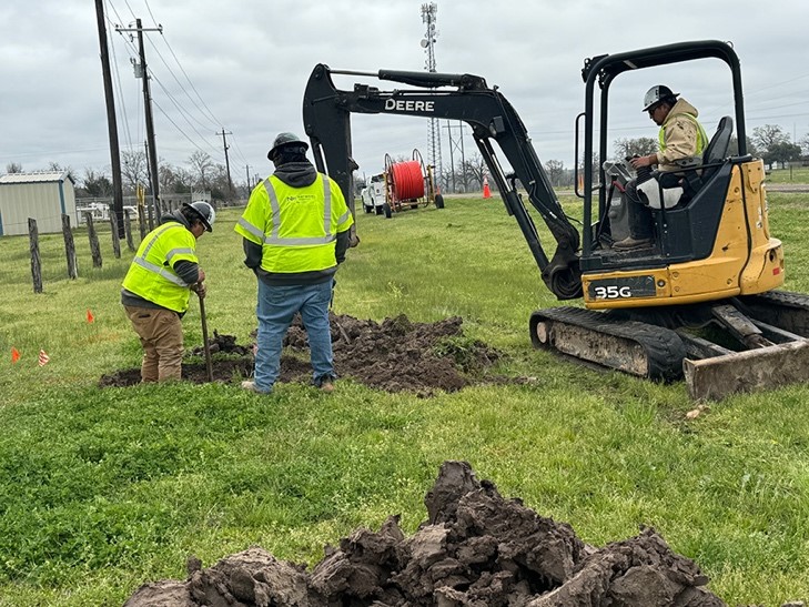 Telecom Construction: 13 Exciting Details About Emerging Technology A National Ondemand crew works on burying a telecommunications vault in east Texas.